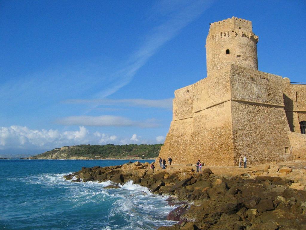 Agriturismo Torre Del Golfo Cropani Exterior photo